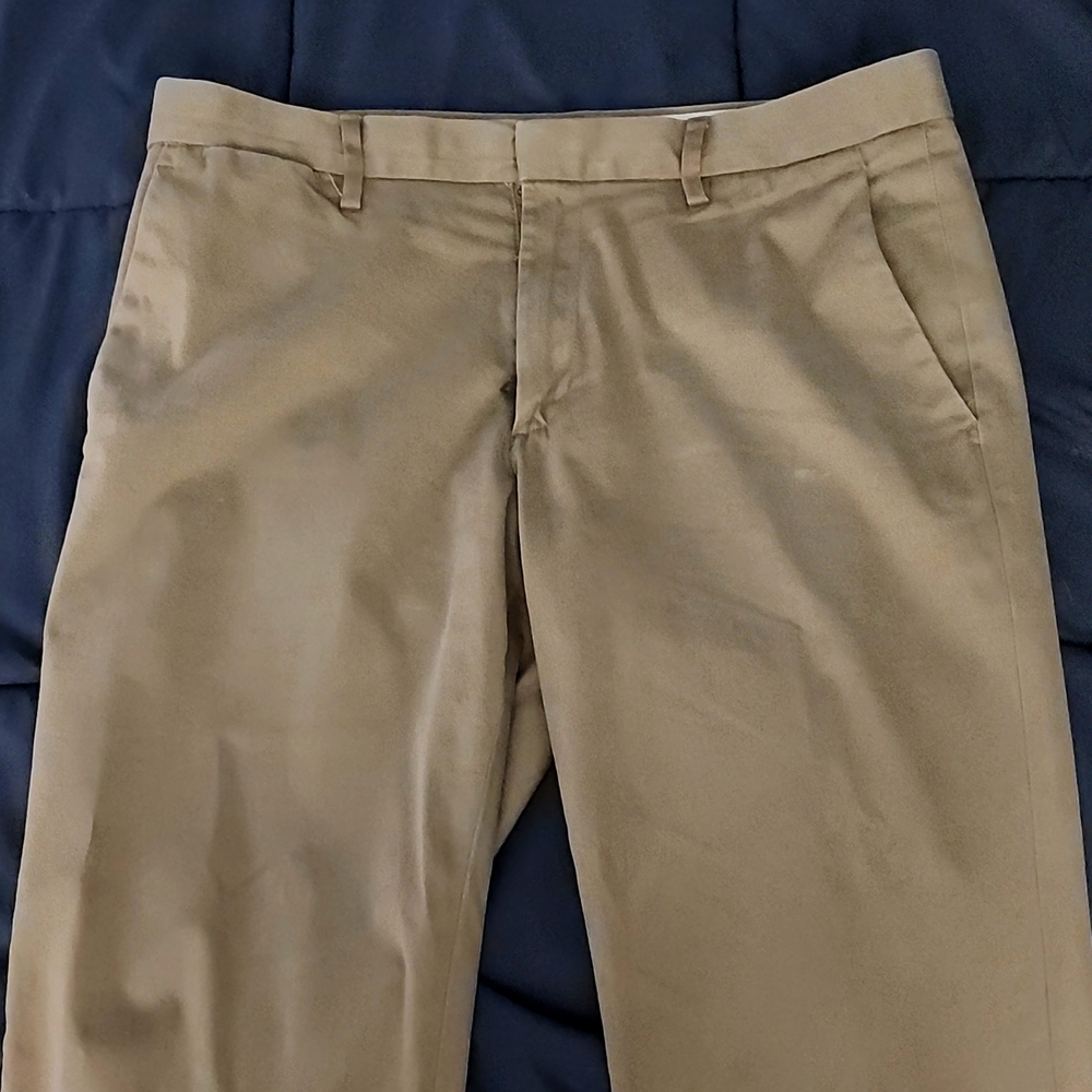 Banana Republic Athletic Taper Chino Khakis 33x32